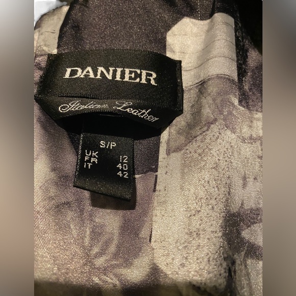 Danier leather jacket - Picture 2 of 10